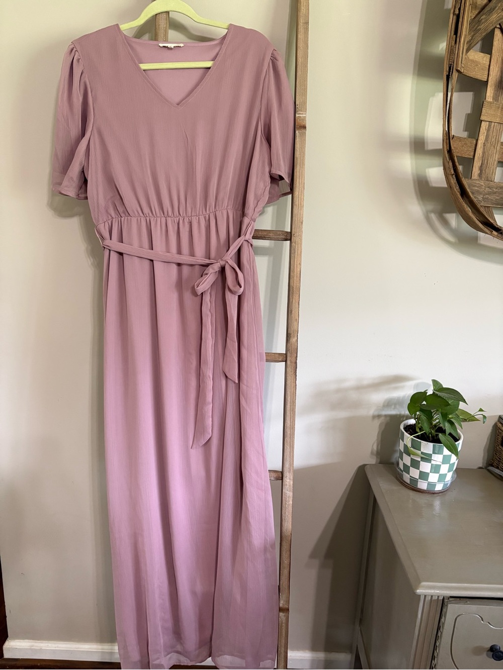 Tea & Rose Boutique Mauve V-Neck Tie-Waist Maxi Dress